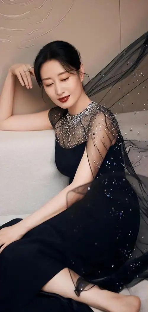 狠人刘敏涛:一根冰激凌导致离婚,48岁"中年叛逆"的她,真的绝