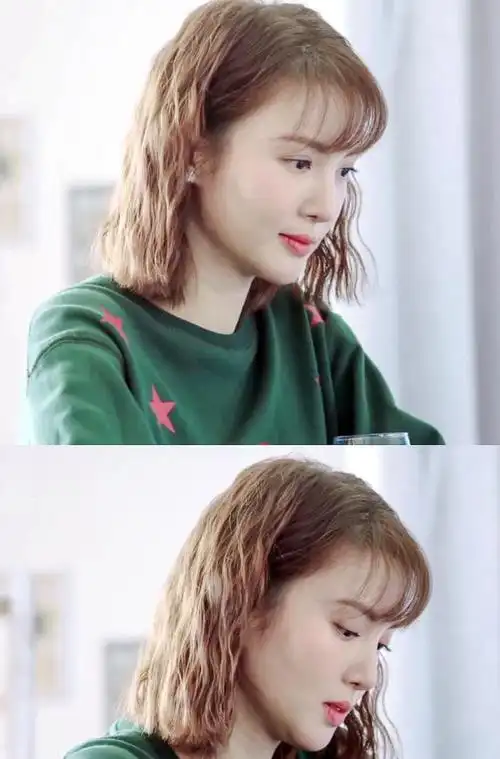 我们都要好好的90后金晨身穿蓝色吊带裙时尚美拍魅力十足