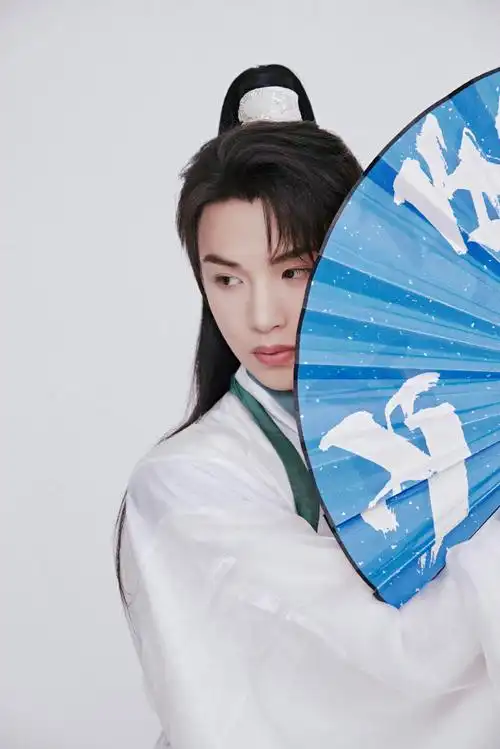 黄明昊你好星期六古装照##黄明昊画的兰花