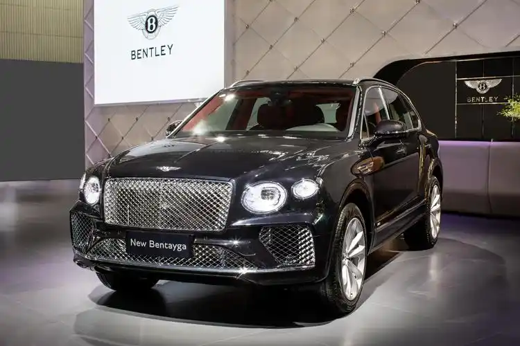 宾利新添越与全新欧陆gtv8联袂登台诠释奢华格调与澎湃动力