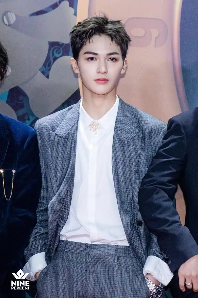 朱正廷童年照曝光 从小帅到大是一种怎样的体验