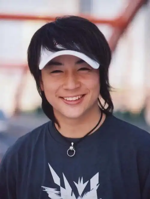 释小龙多大了几几年生(33岁的释小龙,从顶流"武打童星"到无戏可拍,早