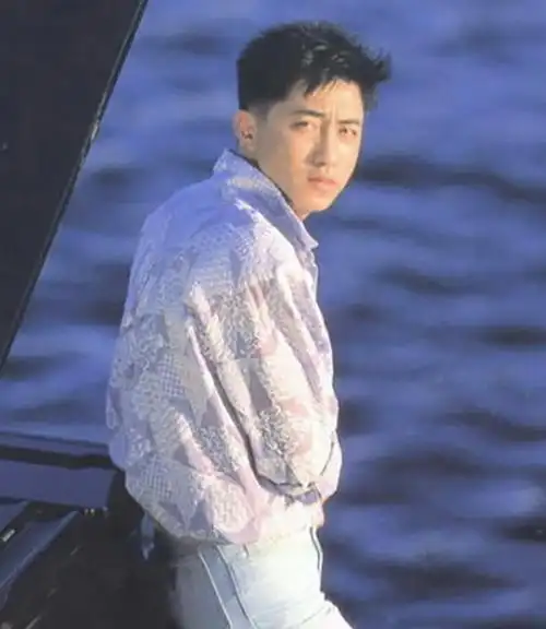 别看哈林年近60岁,他年轻时比鹿晗还帅,放在今天几乎没人能赶超