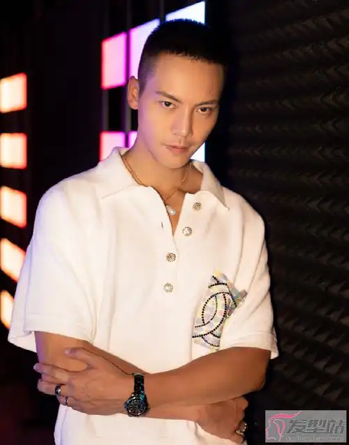 陈伟霆酷炫寸头造型 魅力无限过分帅气_发型站_最新流行发型设计发型