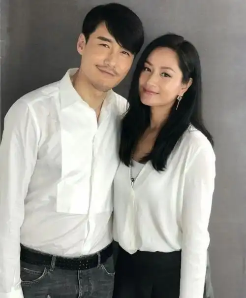 52岁瞿颖穿贾玲同款走秀,压轴登场又美又飒,网友却说:贾玲好看|胡兵