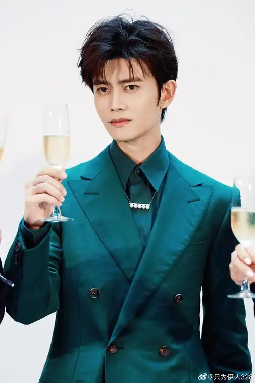 任嘉伦【活动现场】图silhouette·任嘉伦|繁花allen_任嘉伦|白羊丨