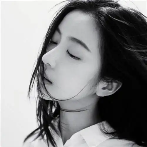 给你一个眼神满满体会吧霸气冷血女生头像黑白