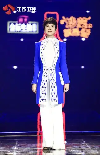 《蒙面唱将猜猜猜》郭静,sunnee杨芸晴互揭"老底" 朱正廷惊喜揭面秀舞