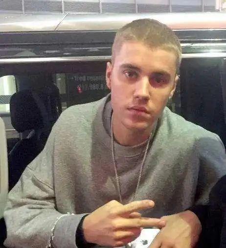 贾斯汀·比伯换新发型很帅,回顾贾斯汀·比伯经典发型!