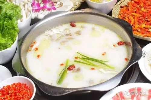 涮锅的汤底,即使是清汤也不要喝,辣味的则更不要尝试.