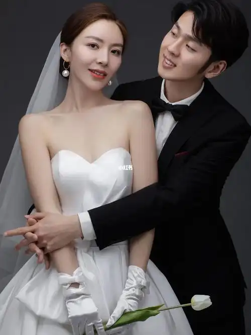 简约大气又高级78安利人气很高的室内婚纱照