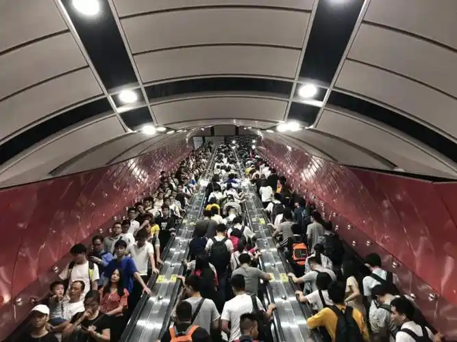 五一前真实的广州晚高峰地铁人从众公交蜗行爆堵多图