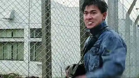 至尊无上:男主刘德华有点调皮哦,戏弄关之琳