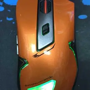 磁动力牛头人酋长zm1300-2网吧游戏发光鼠标抗暴力批发包邮