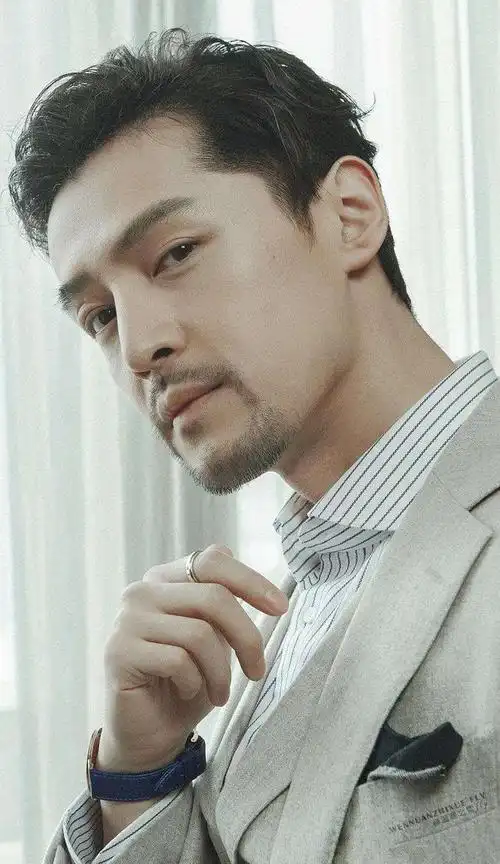 英俊帅气的男明星穿西装(穿西装好看的男星只服这16位)(7)