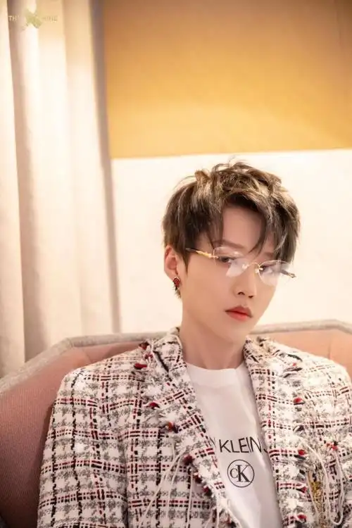 刘雨昕太可了戴眼镜的昕昕子你get了吗