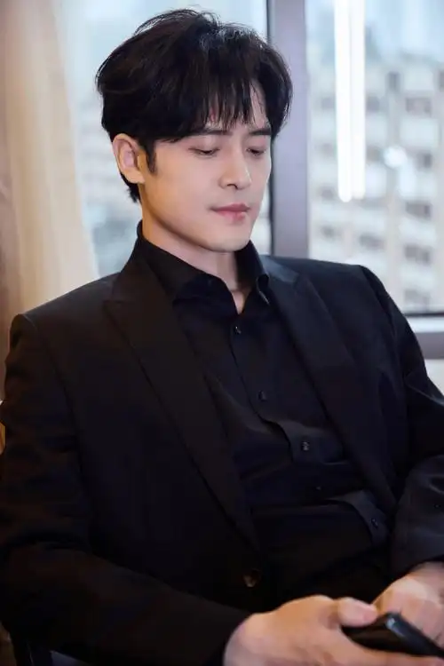 成毅张予曦新剧来袭,《南风知我意》热度飙高,付辛博演反派爱了_傅