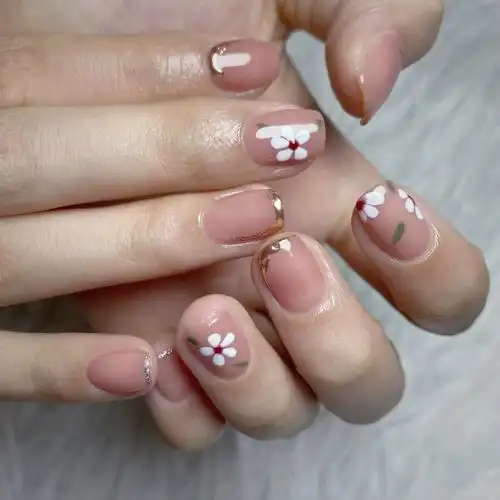 春天里的小花朵美甲