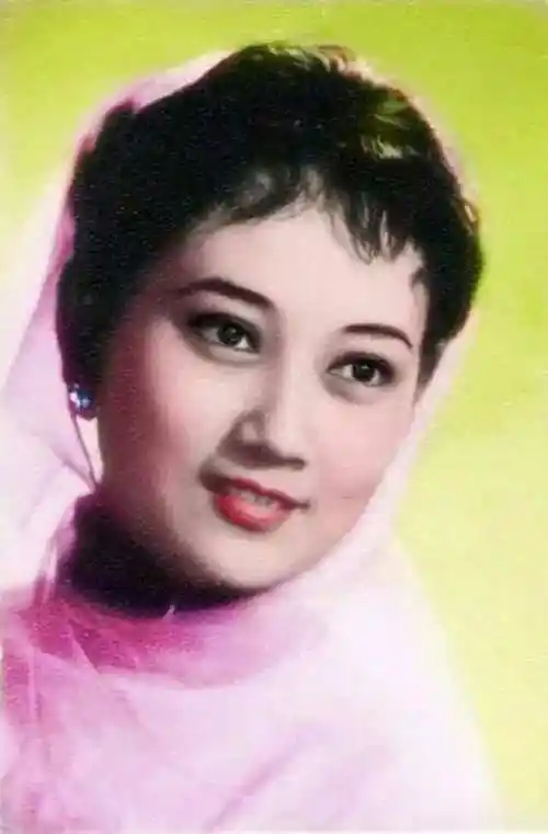 她是中国最美女演员,少将军衔,如今90岁的她活成了这样?