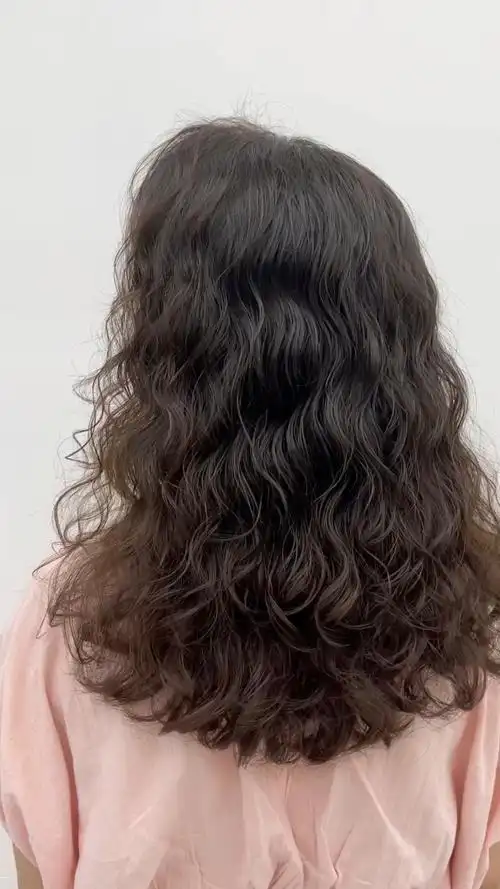 中长发蓬松港风烫发