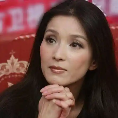 转行卖衣服最穷时只剩50块,40岁又逆袭变亿万富婆_叶全真_电影_时尚