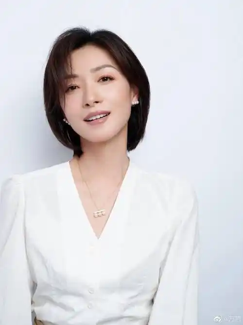 万茜,刻在骨子里的倔强美,她的穿衣风格值得30 的女性借鉴_方面_的