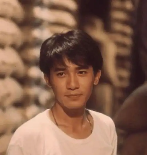 59岁梁朝伟晒冲浪帅照穿紧身衣矫健似小伙网友荷尔蒙爆棚