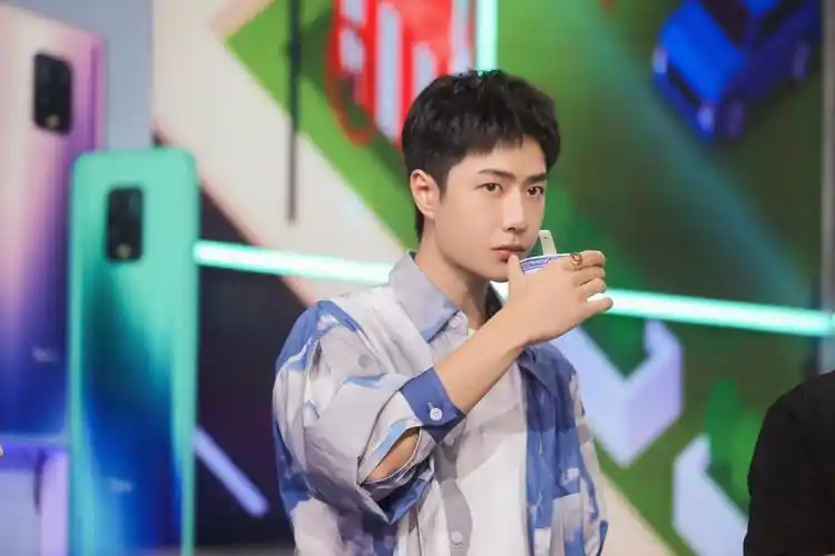 官博更博:#王一博# · #天天向上王一博