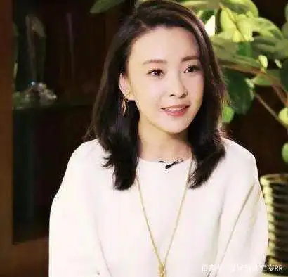 她被传是张嘉译前妻,与大10岁名导相恋被熟知,后嫁豪门成阔太