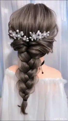 气质优雅空灵,这款编发让你如精灵般美丽