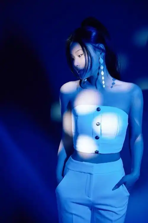 袁娅维憋不住了