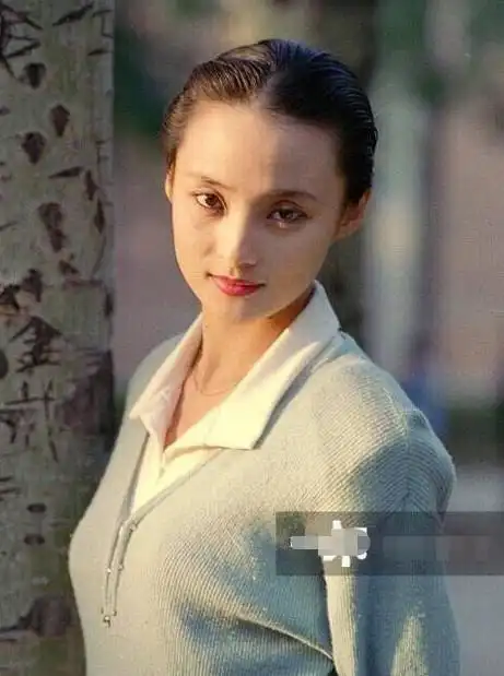 大学时候的蒋勤勤穿着大妈衣服仍挡不住神仙颜值简直仙女下凡