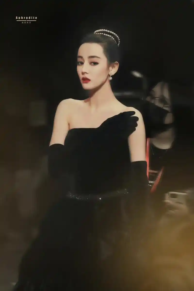 迪丽热巴 赫本再现啊#明星 #迪丽热巴赫本造型 #热门#流 - 抖音