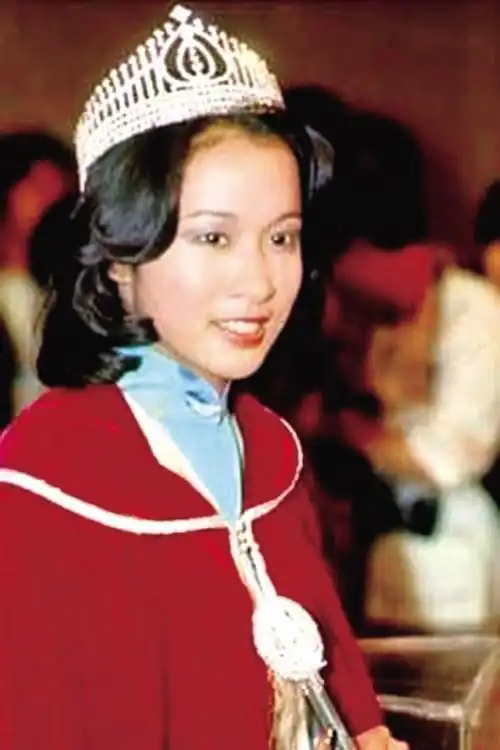 郭晶晶美艳婆婆朱玲玲:500万婚礼轰动香港,30年后离婚嫁给爱情