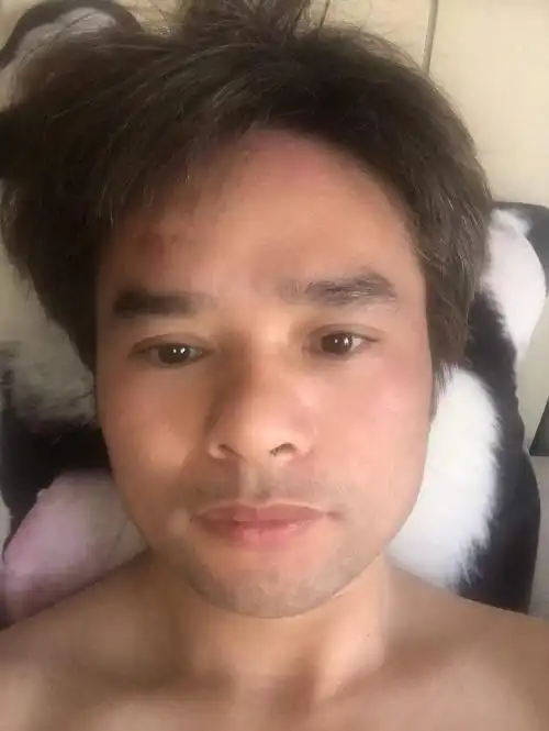 舒嘉颖"素颜照"近日男艺人舒嘉颖在社交平台上更新了动态,舒嘉颖罕见