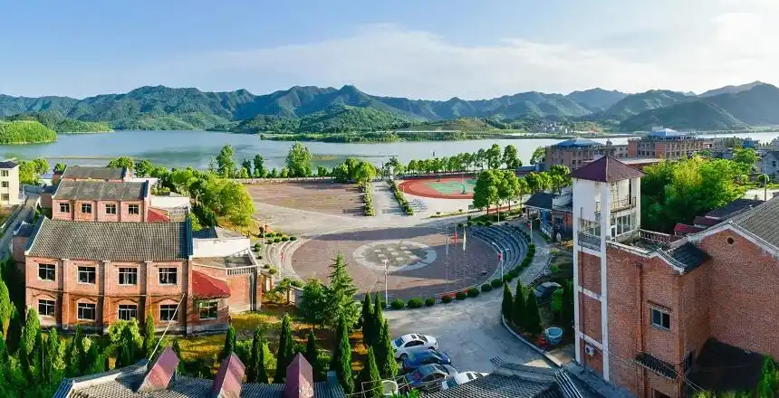 江西中职学校九江庐山西海艺术学校简介