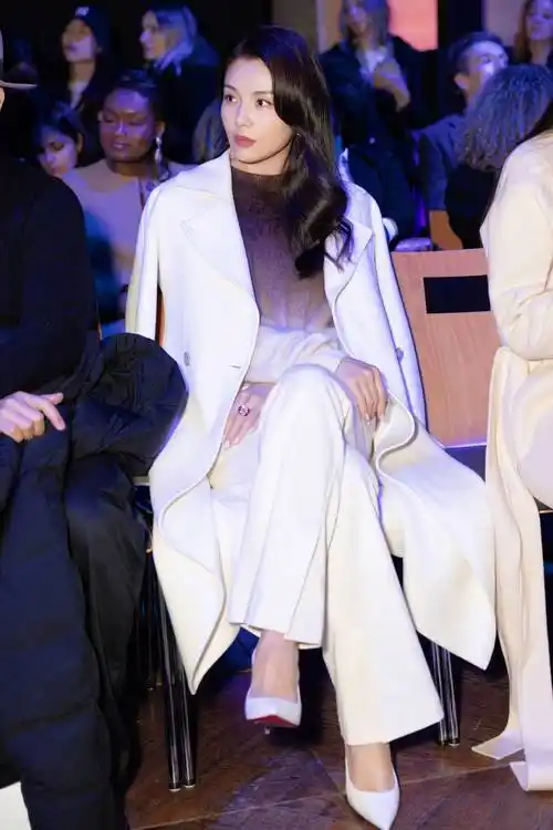 与刘涛赴一场巴黎诗意之约,yiner音儿2024秋冬系列发布秀_时装_感官