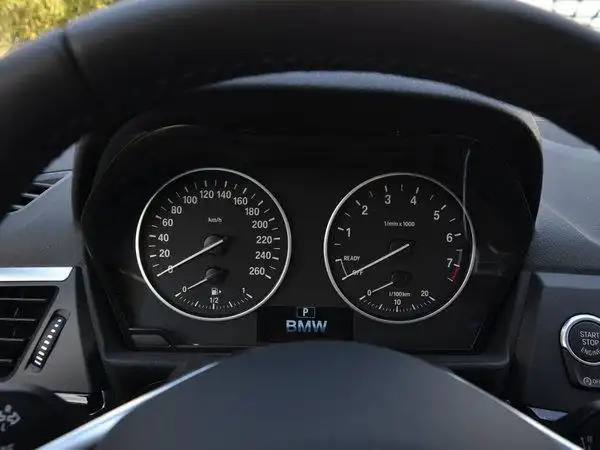 华晨宝马  118i 仪表盘