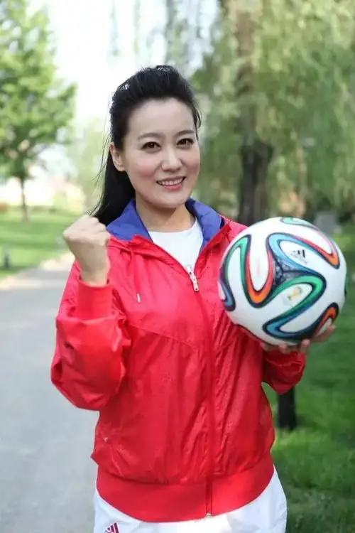 歌唱家谭晶歌唱技法优缺点分析及学习注意事项