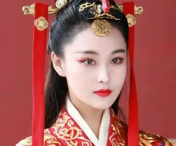 个人认为穿古装漂亮的女明星(看看这12位女明星的古装打扮)(14)