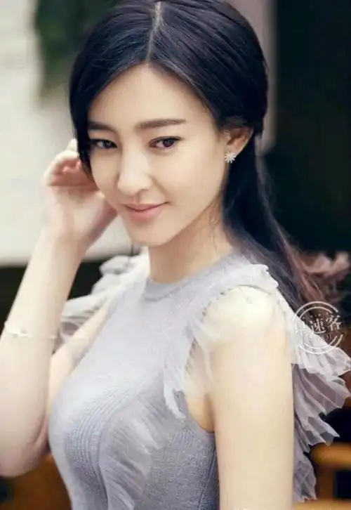 王丽坤是一位内地女演员,出生于1985年3月22日,她来自内蒙古赤峰