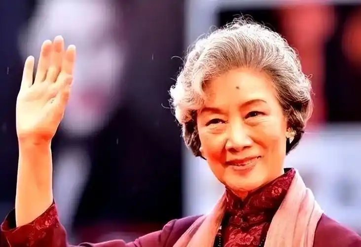 原创吕中嫁给同学今儿子是导演儿媳是著名演员女儿是国人骄傲