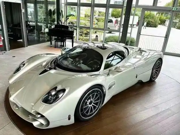 2024平行进口帕加尼系列两门敞篷跑车现车出售 继bc早在今年3月间就传