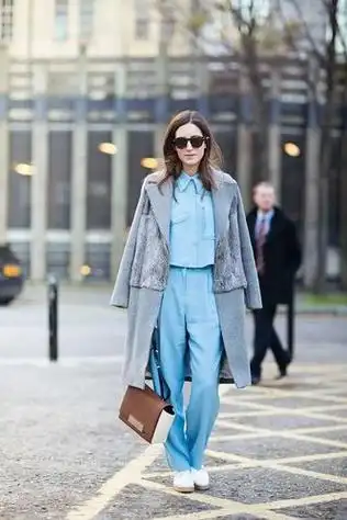 浅灰色和淡蓝色衣服搭配 灰色衣服搭配-ship188.com