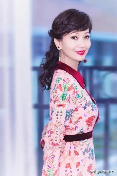 俗话说:女人是一辈子的公主,赵雅芝把这个观点一直运用在自己身上,半