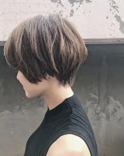 女生发量多,剪这样的短发,立体又时尚