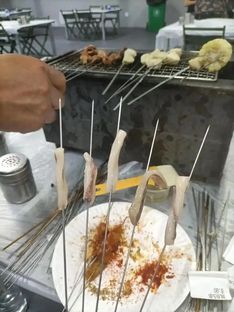 口味很垃圾,88 的套餐的串量小的惊掉下巴!一个墨鱼丸切八半 - 抖音