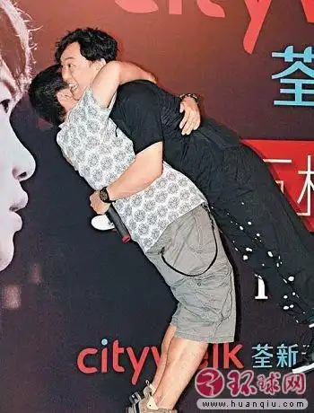 组图:盘点伸向名人大腕的咸猪手