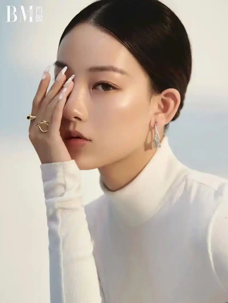 人物的每个特写镜头都给人不一样的视觉感受