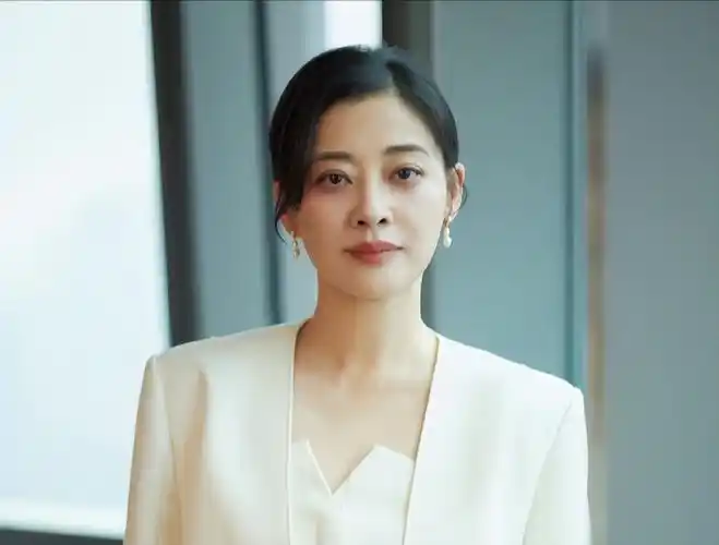 《老爸去相亲》中,除了张国立,佟大为主演之外,还有老戏骨张丰毅,梅婷